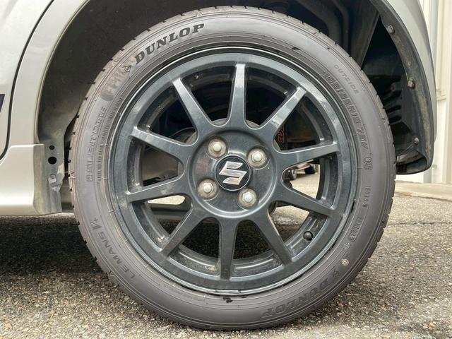 アルトワークス ベースグレード　４ＷＤ　５速ＭＴ　純正１５インチアルミ　プッシュスタート　オートライト　フロントフォグランプ　ＲＥＣＡＲＯシート　ヒーテッドドアミラーウインカー　ステアリングリモコン　チルトステア　リアスポイラー（65枚目）