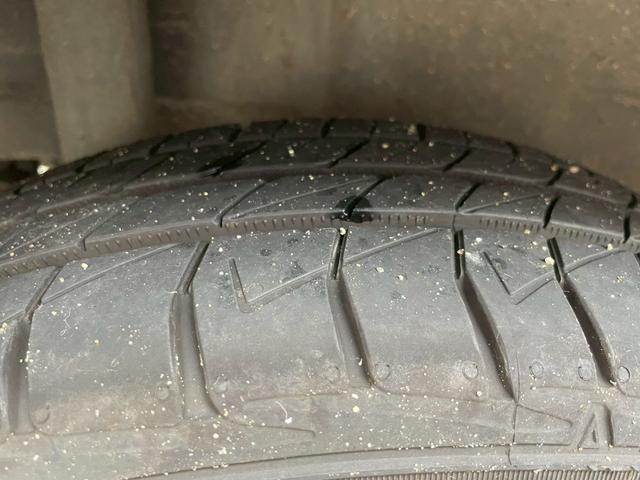 アルトワークス ベースグレード　４ＷＤ　５速ＭＴ　純正１５インチアルミ　プッシュスタート　オートライト　フロントフォグランプ　ＲＥＣＡＲＯシート　ヒーテッドドアミラーウインカー　ステアリングリモコン　チルトステア　リアスポイラー（68枚目）