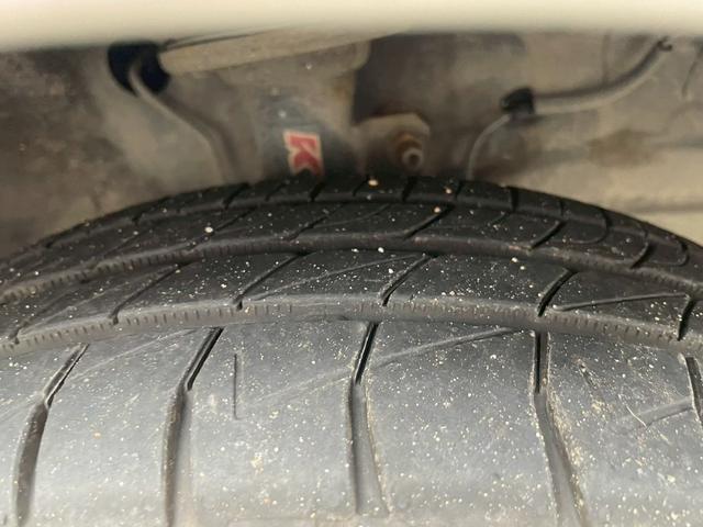 アルトワークス ベースグレード　４ＷＤ　５速ＭＴ　純正１５インチアルミ　プッシュスタート　オートライト　フロントフォグランプ　ＲＥＣＡＲＯシート　ヒーテッドドアミラーウインカー　ステアリングリモコン　チルトステア　リアスポイラー（70枚目）