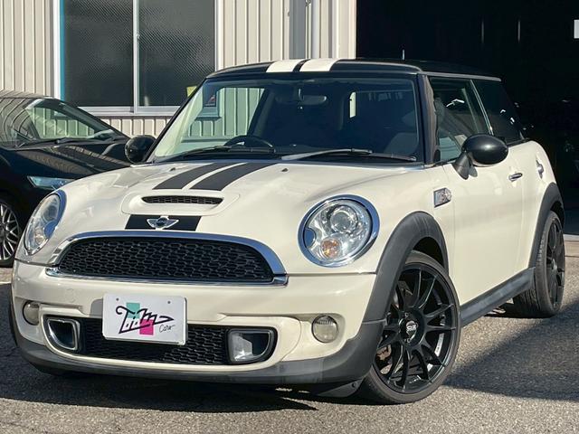 MINI クーパーS 純正オーディオ 社外18インチアルミ ツートンカラー HIDヘッドライト ターボ車 ETC パドルシフト スマートキー フロントフォグランプ ストライプ付 センターマフラー 電格ミラー 横滑り防止(9枚目)