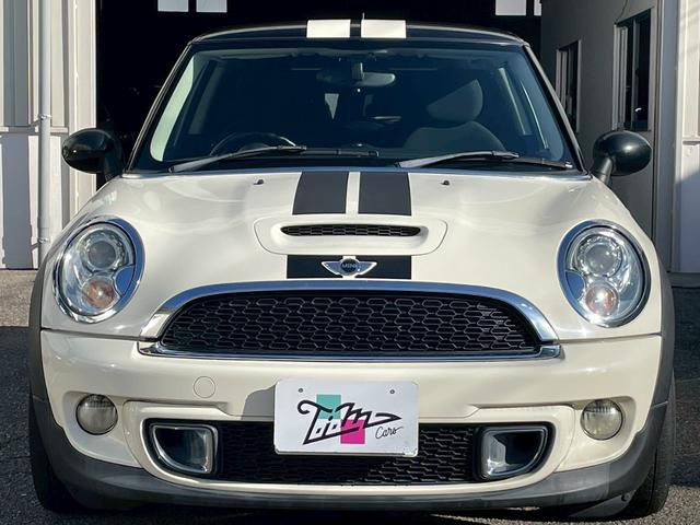 MINI クーパーS 純正オーディオ 社外18インチアルミ ツートンカラー HIDヘッドライト ターボ車 ETC パドルシフト スマートキー フロントフォグランプ ストライプ付 センターマフラー 電格ミラー 横滑り防止(10枚目)