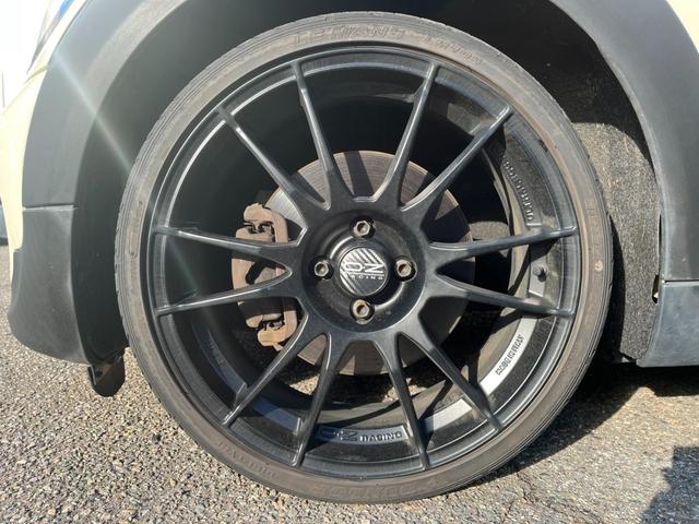 MINI クーパーS 純正オーディオ 社外18インチアルミ ツートンカラー HIDヘッドライト ターボ車 ETC パドルシフト スマートキー フロントフォグランプ ストライプ付 センターマフラー 電格ミラー 横滑り防止(67枚目)