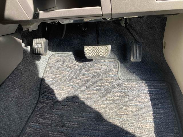 シエンタ Ｇ　バックカメラ　ナビ　ＴＶ　両側電動スライドドア　ＨＩＤ　電動格納ミラー　３列シート　ＣＶＴ　アルミホイール　ＣＤ　ＤＶＤ再生　ＵＳＢ　Ｂｌｕｅｔｏｏｔｈ　衝突安全ボディ　ＡＢＳ　エアコン（29枚目）