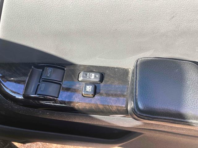 ハイエースバン スーパーGL ダークプライムII 4WD ドライブレコーダー 全周囲カメラ ナビ TV レーンアシスト 衝突被害軽減システム 両側スライドドア オートマチックハイビーム オートライト スマートキー 電動格納ミラー CVT CD(11枚目)