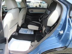 リア席を跳ね上げれば、荷物なども置きやすくなります。 7