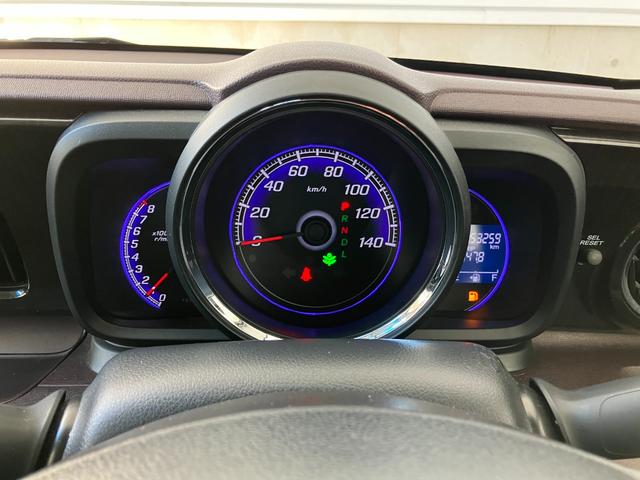 当店は仕上げ業者と提携して、車両の仕上げを行っております。磨き、ルームクリーニング、ヘッドライト磨き、を一貫して行っております。