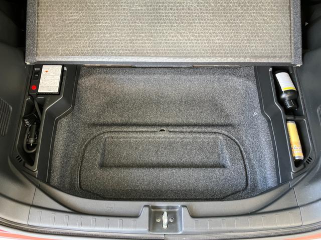 当店は仕上げ業者と提携して、車両の仕上げを行っております。磨き、ルームクリーニング、ヘッドライト磨き、を一貫して行っております。