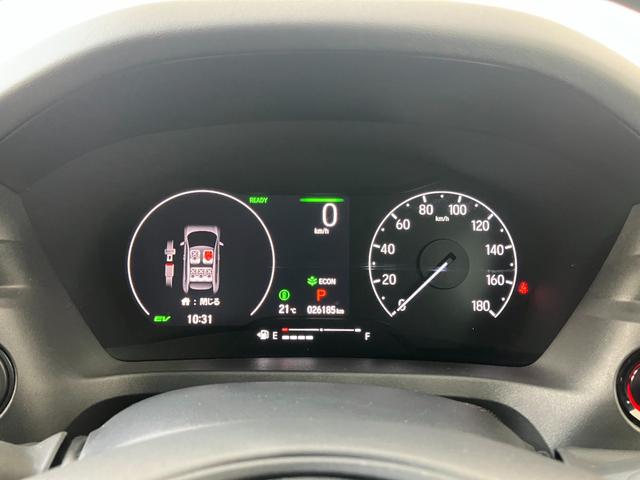 ホンダセンシング装着車となっております。衝突軽減ブレーキ、誤発進抑制機能、歩行者事故低減ステアリング、路外逸脱抑制機能、アダプティブクルーズコントロール、車線維持支援システム他、８つの機能で幅広く支援