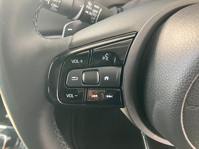 ホンダセンシング装着車となっております。衝突軽減ブレーキ、誤発進抑制機能、歩行者事故低減ステアリング、路外逸脱抑制機能、アダプティブクルーズコントロール、車線維持支援システム他、８つの機能で幅広く支援