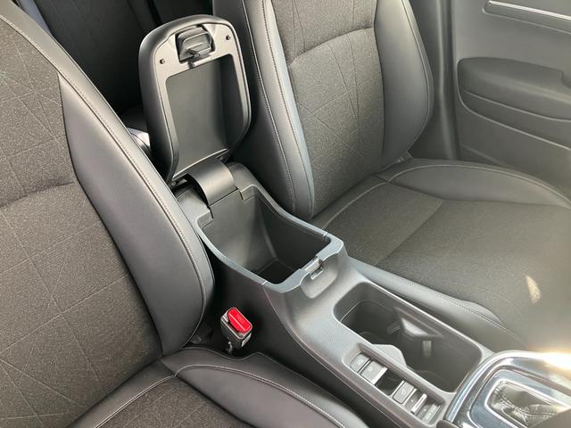 ホンダセンシング装着車となっております。衝突軽減ブレーキ、誤発進抑制機能、歩行者事故低減ステアリング、路外逸脱抑制機能、アダプティブクルーズコントロール、車線維持支援システム他、８つの機能で幅広く支援