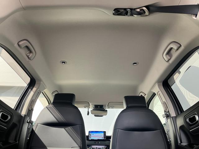 ホンダセンシング装着車となっております。衝突軽減ブレーキ、誤発進抑制機能、歩行者事故低減ステアリング、路外逸脱抑制機能、アダプティブクルーズコントロール、車線維持支援システム他、８つの機能で幅広く支援