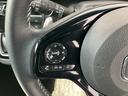ホンダセンシング装着車となっております。衝突軽減ブレーキ、誤発進抑制機能、歩行者事故低減ステアリング、路外逸脱抑制機能、アダプティブクルーズコントロール、車線維持支援システム他、8つの機能で幅広く支援