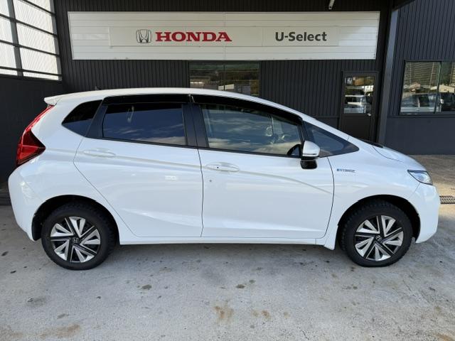 フィットハイブリッド Fパッケージ 4WDETCHDMIインターナビUSB入力端子フロアマットスマートキー(7枚目)