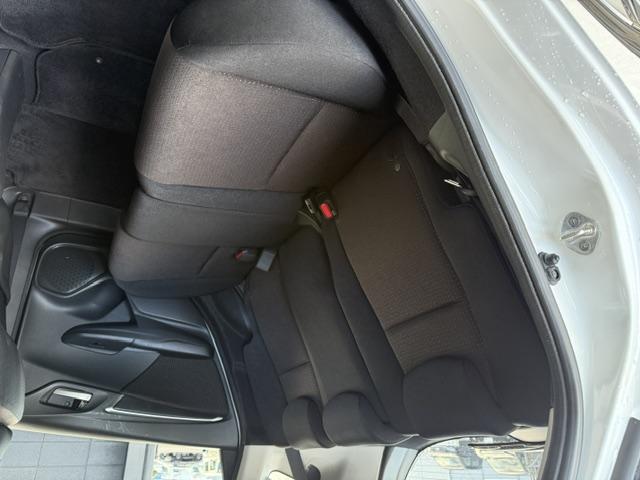 フィットハイブリッド Fパッケージ 4WDETCHDMIインターナビUSB入力端子フロアマットスマートキー(19枚目)