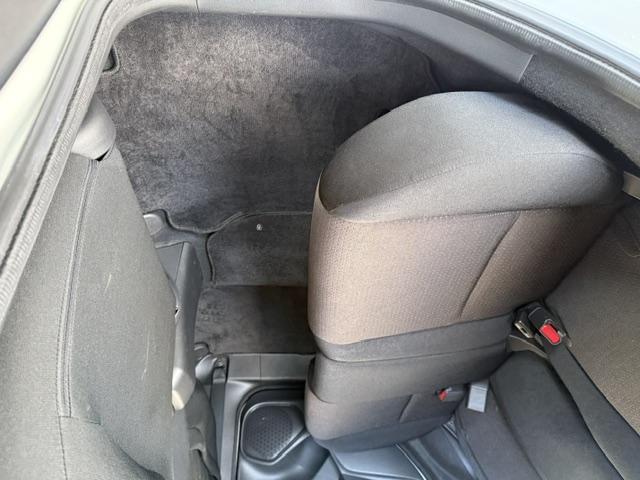 フィットハイブリッド Fパッケージ 4WDETCHDMIインターナビUSB入力端子フロアマットスマートキー(20枚目)