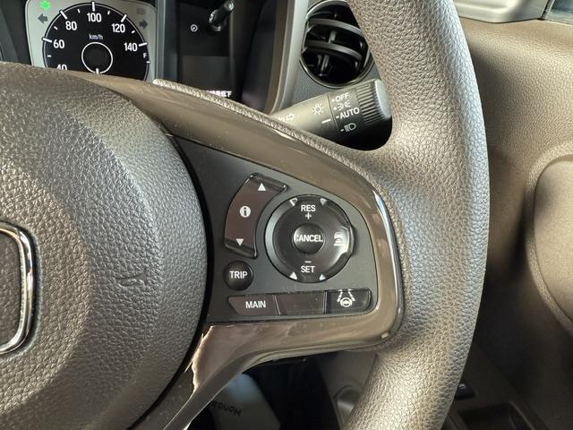 【クルーズコントロール】アクセルペダルを踏まずに一定の車速で走行できます。高速道路など加減速の少ないシーンで非常に便利です。ロングドライブの疲れを軽減してくれます☆車線維持支援システムスイッチも装備♪