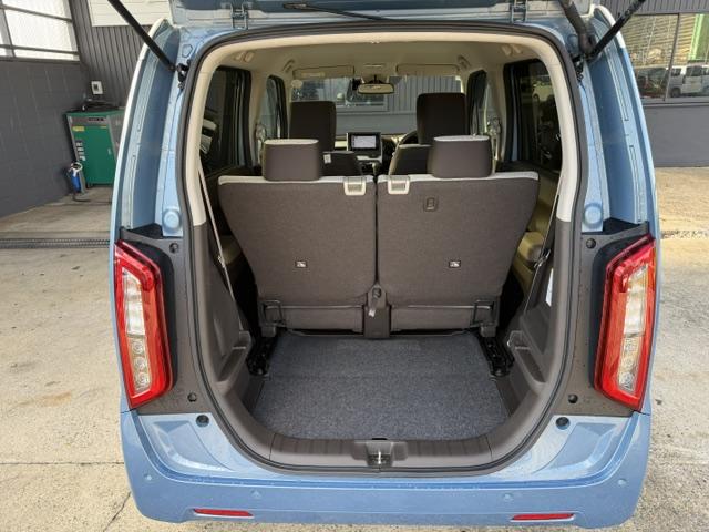 荷室の仕切りは着脱可能になっているので、シーンに合わせてお使いいただけます♪