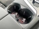 センターに配置された運転席、助手席用のドリンクホルダー☆