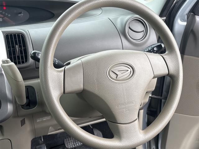 ハンドルの状態が悪いと運転に集中できませんよね。こちらの車、お気軽にお問い合わせください。