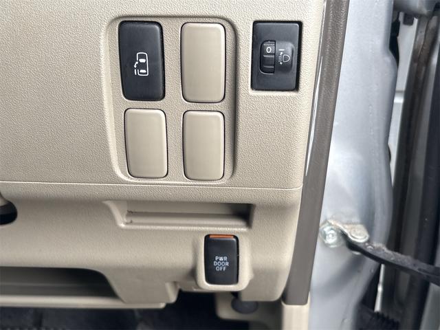 開け閉めラクラク電動スライドドア♪荷物が多いときなど大変助かりますね！