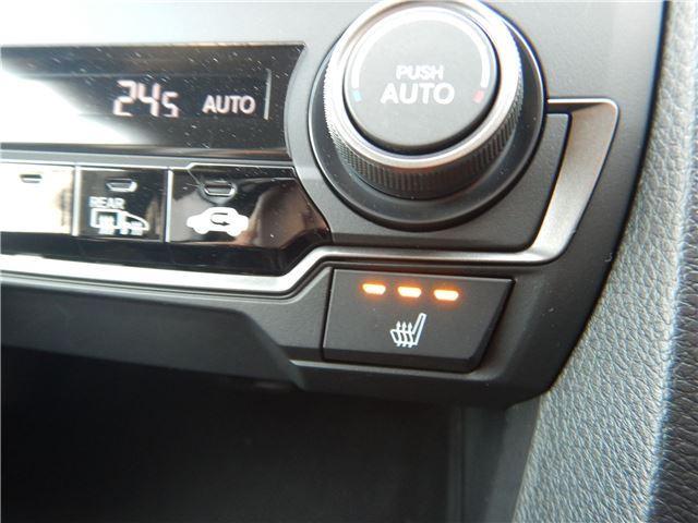 シビック ハッチバック 禁煙車 ホンダセンシング パドルシフト LEDヘッドライト 純正7インチナビ バックカメラ Bluetoothオーディオ フルセグTV/DVD再生 シートヒーター 電動パーキングブレーキ(31枚目)