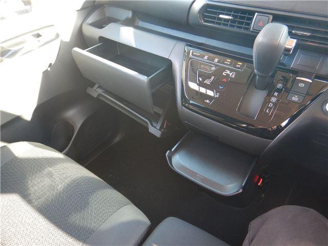 ナビ、ドライブレコーダー等の取付はもちろん、ライトのバルブ、車高調、エアロ取付、塗装、フィルム、ラッピング等カスタムも扱っております！お気軽にお問い合わせくださいませ！