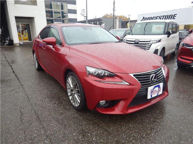 ナビ、ドライブレコーダー等の取付はもちろん、ライトのバルブ、車高調、エアロ取付、塗装、フィルム、ラッピング等カスタムも扱っております！お気軽にお問い合わせくださいませ！