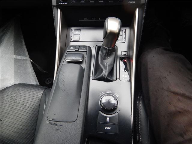 ナビ、ドライブレコーダー等の取付はもちろん、ライトのバルブ、車高調、エアロ取付、塗装、フィルム、ラッピング等カスタムも扱っております！お気軽にお問い合わせくださいませ！