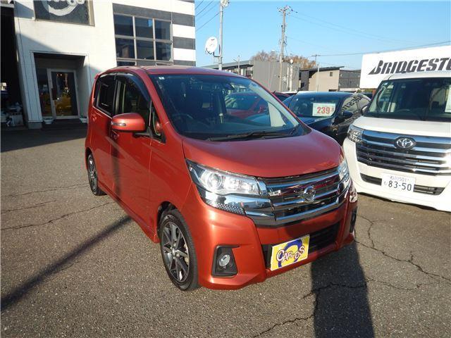 デイズ ハイウェイスター　Ｇターボ　禁煙車　エマージェンシーブレーキ　アラウンドビューモニター　７インチナビ　ＢＴオーディオ　フルセグＴＶ　ＥＴＣ　クルーズコントロール　ＨＩＤヘッドライト　スマートキー　プッシュスタート（3枚目）