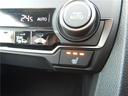 ハッチバック 禁煙車 ホンダセンシング パドルシフト LEDヘッドライト 純正7インチナビ バックカメラ Bluetoothオーディオ フルセグTV/DVD再生 シートヒーター 電動パーキングブレーキ(31枚目)