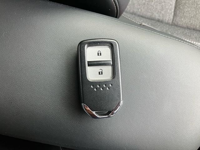 フィット ホーム 4WD バックカメラ クリアランスソナー オートクルーズコントロール レーンアシスト 衝突被害軽減システム オートライト LEDヘッドランプ スマートキー 電動格納ミラー CVT 盗難防止システム(9枚目)