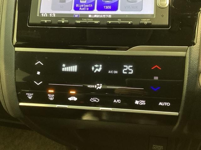 フィットハイブリッド Lパッケージ 1年保証 ナビVXM-155VSi TV Rカメラ BTオ-ディオ DVD ETC LEDライト VSA クルコン スマ-トキ- 盗難防止装置 整備記録簿 AAC スペアキ- Wエアバッグ ESC(8枚目)