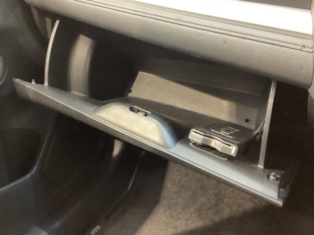 フィットハイブリッド Lパッケージ 1年保証 ナビVXM-155VSi TV Rカメラ BTオ-ディオ DVD ETC LEDライト VSA クルコン スマ-トキ- 盗難防止装置 整備記録簿 AAC スペアキ- Wエアバッグ ESC(27枚目)