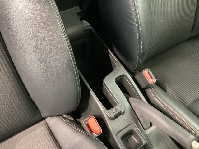 専門業者にて内外装のクリーニングを実施しております！