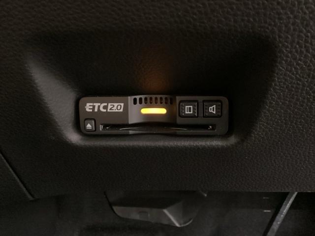 フィット ｅ：ＨＥＶリュクス　Ｈ　ＳＥＮＳＩＮＧ　革シ－ト　最長５年保証　ワンオーナー　純正ナビ　ＴＶ　Ｒカメラ　マルチビュー　ＢＴオ－ディオ　ＥＴＣ　ＬＥＤライト　ＶＳＡ　シートヒーター　クルコン　アルミ　フォグ　スマートキー（12枚目）