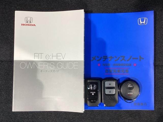 フィット ｅ：ＨＥＶリュクス　Ｈ　ＳＥＮＳＩＮＧ　革シ－ト　最長５年保証　ワンオーナー　純正ナビ　ＴＶ　Ｒカメラ　マルチビュー　ＢＴオ－ディオ　ＥＴＣ　ＬＥＤライト　ＶＳＡ　シートヒーター　クルコン　アルミ　フォグ　スマートキー（16枚目）