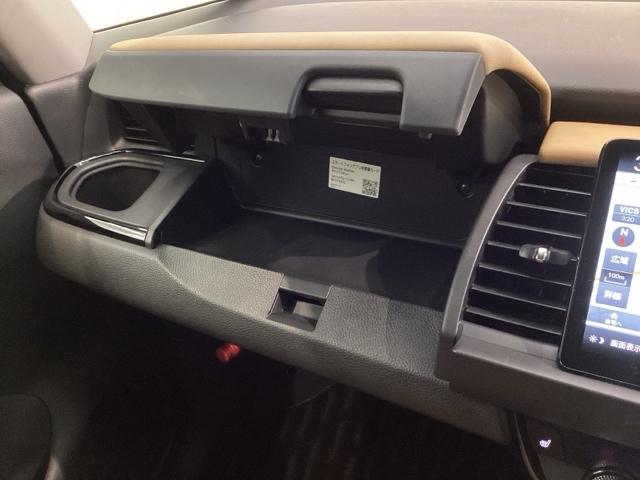 フィット ｅ：ＨＥＶリュクス　Ｈ　ＳＥＮＳＩＮＧ　革シ－ト　最長５年保証　ワンオーナー　純正ナビ　ＴＶ　Ｒカメラ　マルチビュー　ＢＴオ－ディオ　ＥＴＣ　ＬＥＤライト　ＶＳＡ　シートヒーター　クルコン　アルミ　フォグ　スマートキー（27枚目）