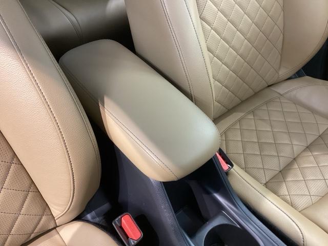 フィット ｅ：ＨＥＶリュクス　Ｈ　ＳＥＮＳＩＮＧ　革シ－ト　最長５年保証　ワンオーナー　純正ナビ　ＴＶ　Ｒカメラ　マルチビュー　ＢＴオ－ディオ　ＥＴＣ　ＬＥＤライト　ＶＳＡ　シートヒーター　クルコン　アルミ　フォグ　スマートキー（30枚目）