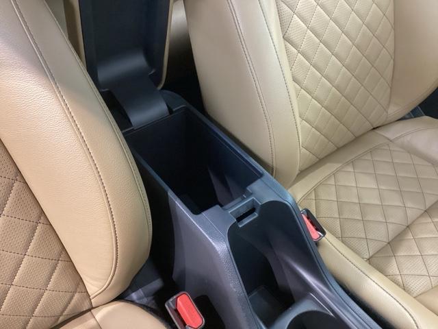 フィット ｅ：ＨＥＶリュクス　Ｈ　ＳＥＮＳＩＮＧ　革シ－ト　最長５年保証　ワンオーナー　純正ナビ　ＴＶ　Ｒカメラ　マルチビュー　ＢＴオ－ディオ　ＥＴＣ　ＬＥＤライト　ＶＳＡ　シートヒーター　クルコン　アルミ　フォグ　スマートキー（31枚目）