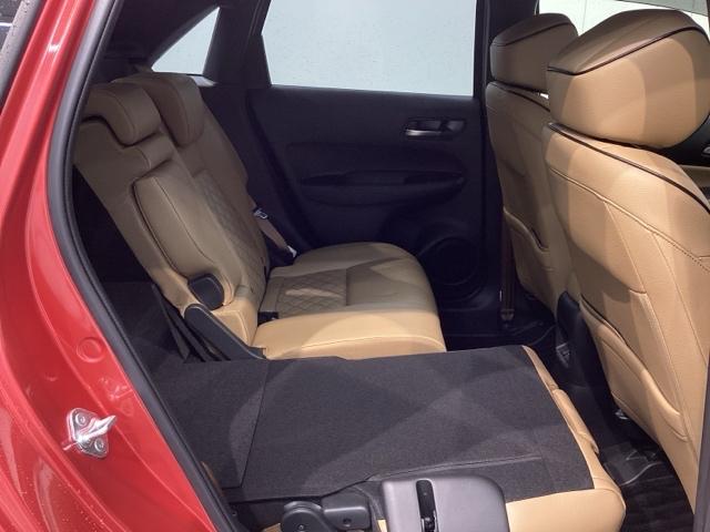 フィット ｅ：ＨＥＶリュクス　Ｈ　ＳＥＮＳＩＮＧ　革シ－ト　最長５年保証　ワンオーナー　純正ナビ　ＴＶ　Ｒカメラ　マルチビュー　ＢＴオ－ディオ　ＥＴＣ　ＬＥＤライト　ＶＳＡ　シートヒーター　クルコン　アルミ　フォグ　スマートキー（34枚目）