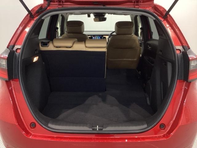 フィット ｅ：ＨＥＶリュクス　Ｈ　ＳＥＮＳＩＮＧ　革シ－ト　最長５年保証　ワンオーナー　純正ナビ　ＴＶ　Ｒカメラ　マルチビュー　ＢＴオ－ディオ　ＥＴＣ　ＬＥＤライト　ＶＳＡ　シートヒーター　クルコン　アルミ　フォグ　スマートキー（38枚目）