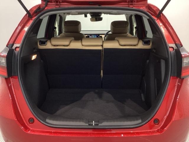 フィット ｅ：ＨＥＶリュクス　Ｈ　ＳＥＮＳＩＮＧ　革シ－ト　最長５年保証　ワンオーナー　純正ナビ　ＴＶ　Ｒカメラ　マルチビュー　ＢＴオ－ディオ　ＥＴＣ　ＬＥＤライト　ＶＳＡ　シートヒーター　クルコン　アルミ　フォグ　スマートキー（39枚目）