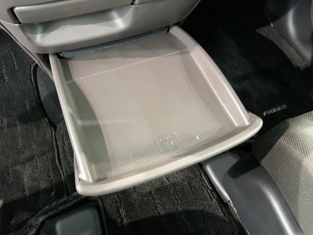 フリードハイブリッド ハイブリッド・Ｇホンダセンシング　最長５年保証　ワンオ－ナ－　ナビＶＸＭ－２０４ＶＦｉ　ＴＶ　Ｒカメラ　ＣＤ録音　ＢＴオ－ディオ　ＤＶＤ　ＥＴＣ　ＬＥＤライト　両側電動ドア　ＶＳＡ　シ－トヒ－タ－　スマ－トキ－　盗難防止装置　ＡＡＣ（28枚目）