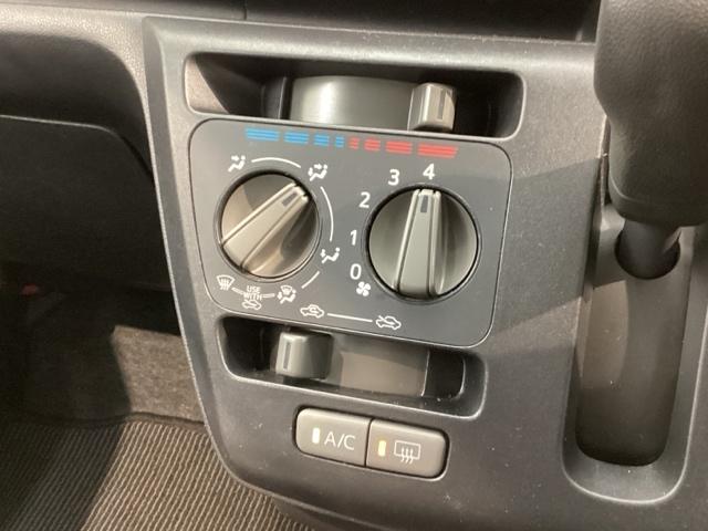 ミライース ＬＳＡＩＩＩ　１年保証　ナビ　ＴＶ　音楽機器接続　ＤＶＤ　衝突軽減Ｂ　キ－レス　整備記録簿　スペアキ－　ドア　Ｗエアバッグ　衝突被害軽減装置　フルセグ　４ＷＤ　キーレスエントリー　マニュアルエアコン　ＡＢＳ（7枚目）