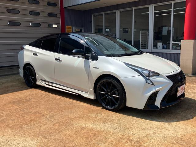 プリウス Aプレミアム 4WD エイムゲインFバンパー モデリスタエアロ レクサスルック メモリーナビ フルセグTV バックカメラ Bluetoothオーディオ ETC 純正18インチアルミ(5枚目)