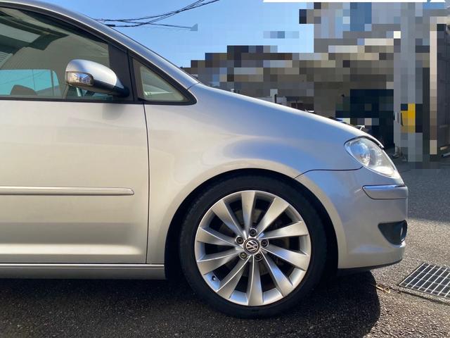 ゴルフトゥーラン ＴＳＩ　ハイライン　キーレスエントリー　キセノンヘッドライト　メモリーナビ　フルセグＴＶ　バックカメラ　Ｂｌｕｅｔｏｏｔｈオーディオ（4枚目）