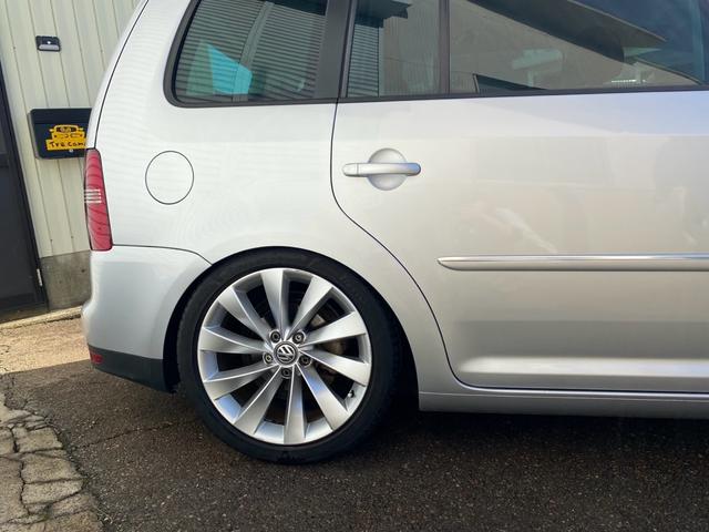 ゴルフトゥーラン ＴＳＩ　ハイライン　キーレスエントリー　キセノンヘッドライト　メモリーナビ　フルセグＴＶ　バックカメラ　Ｂｌｕｅｔｏｏｔｈオーディオ（5枚目）