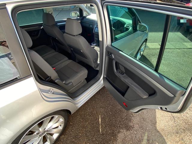 ゴルフトゥーラン ＴＳＩ　ハイライン　キーレスエントリー　キセノンヘッドライト　メモリーナビ　フルセグＴＶ　バックカメラ　Ｂｌｕｅｔｏｏｔｈオーディオ（9枚目）