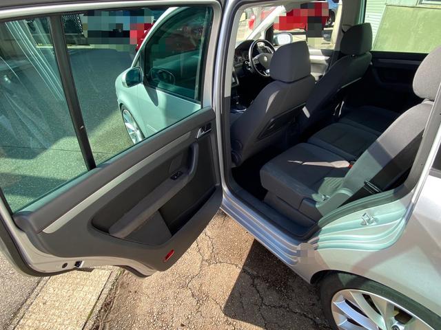 ゴルフトゥーラン ＴＳＩ　ハイライン　キーレスエントリー　キセノンヘッドライト　メモリーナビ　フルセグＴＶ　バックカメラ　Ｂｌｕｅｔｏｏｔｈオーディオ（10枚目）