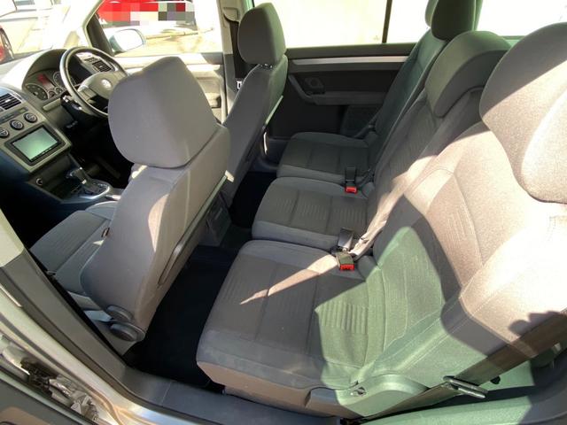 ゴルフトゥーラン ＴＳＩ　ハイライン　キーレスエントリー　キセノンヘッドライト　メモリーナビ　フルセグＴＶ　バックカメラ　Ｂｌｕｅｔｏｏｔｈオーディオ（12枚目）